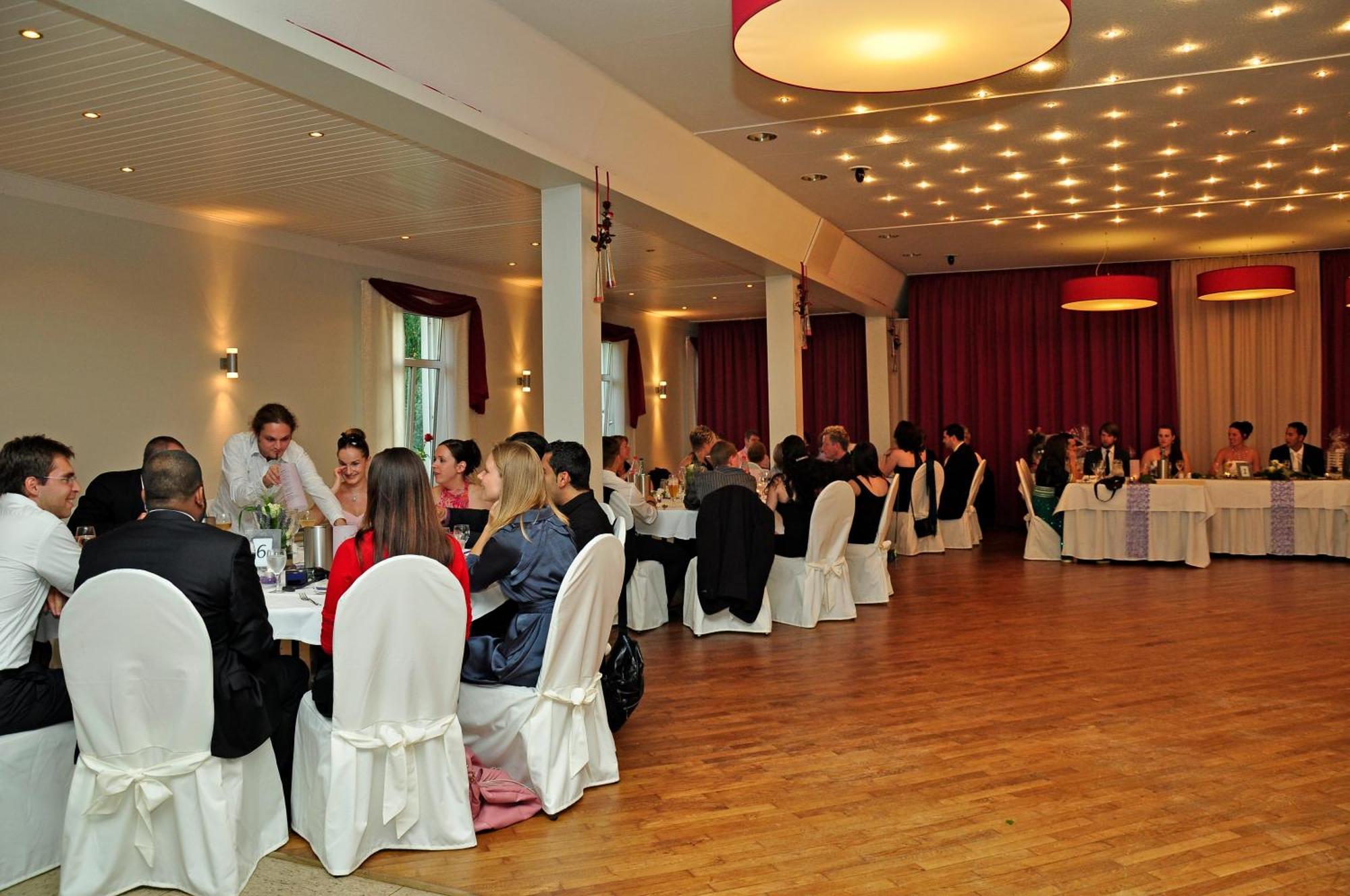 Hotel & Restaurant Zum Deutschen Hause Kirchhatten Bagian luar foto