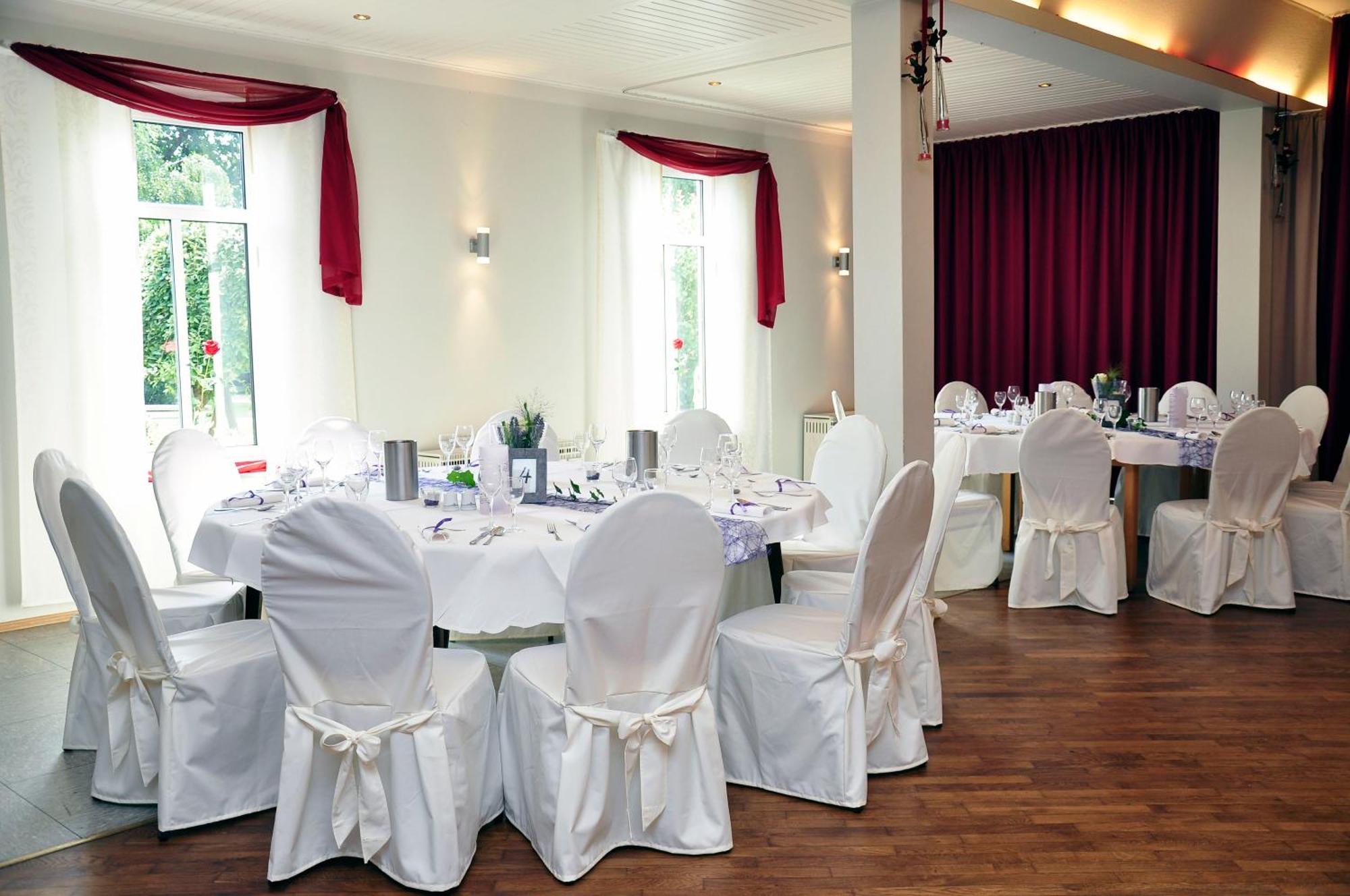 Hotel & Restaurant Zum Deutschen Hause Kirchhatten Bagian luar foto