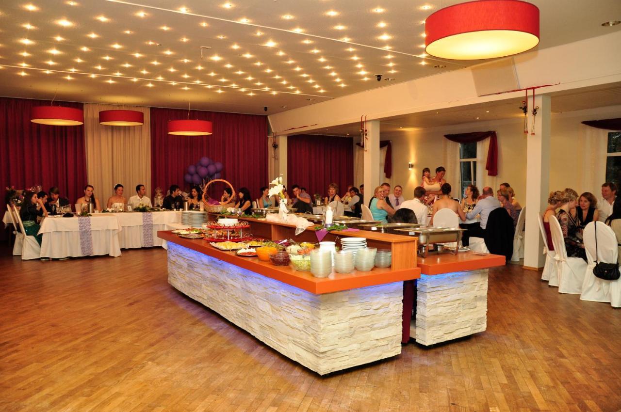 Hotel & Restaurant Zum Deutschen Hause Kirchhatten Bagian luar foto